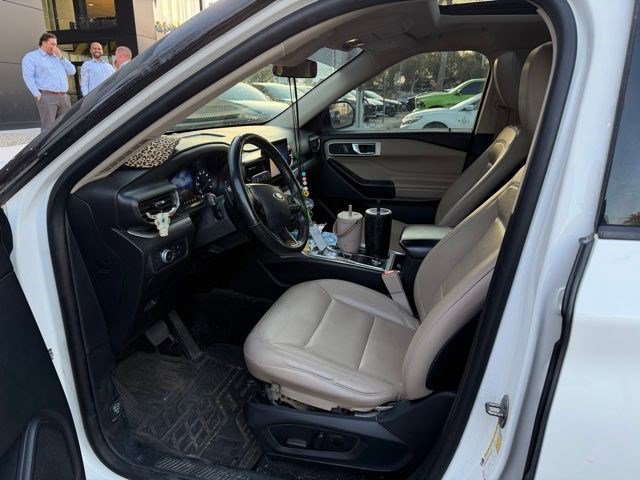 Used 2020 Ford Explorer XLT w/ Equipment Group 202A image 4