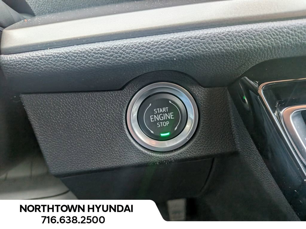 Used 2025 Chevrolet Traverse LT image 24