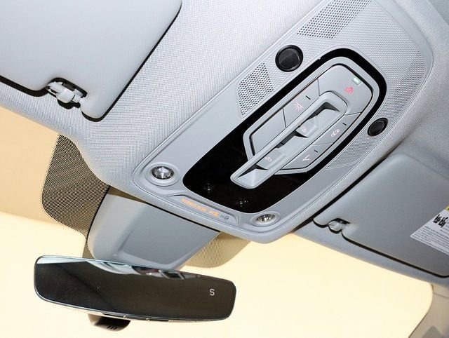 Used 2025 Audi Q5 e Premium Plus w/ Premium Plus Package image 25