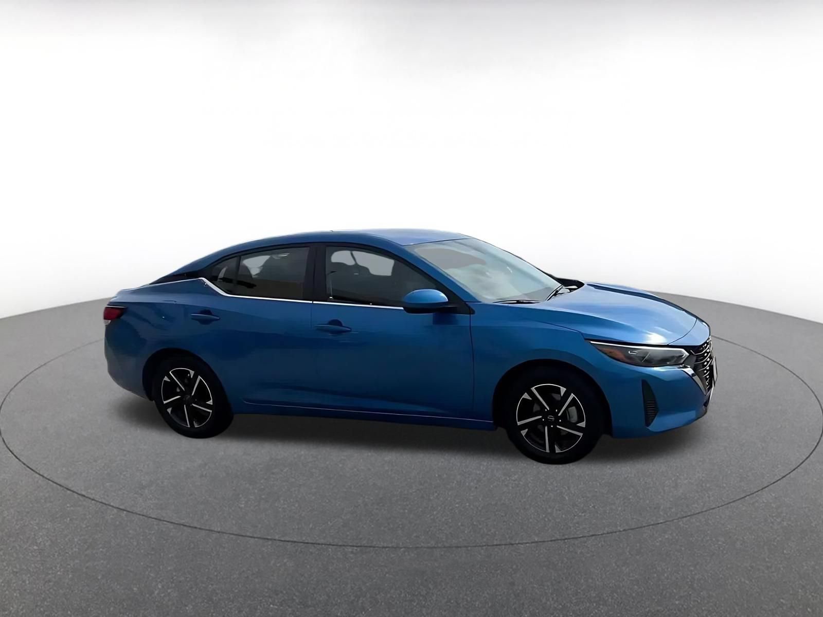 Used 2025 Nissan Sentra SV FWD image 2