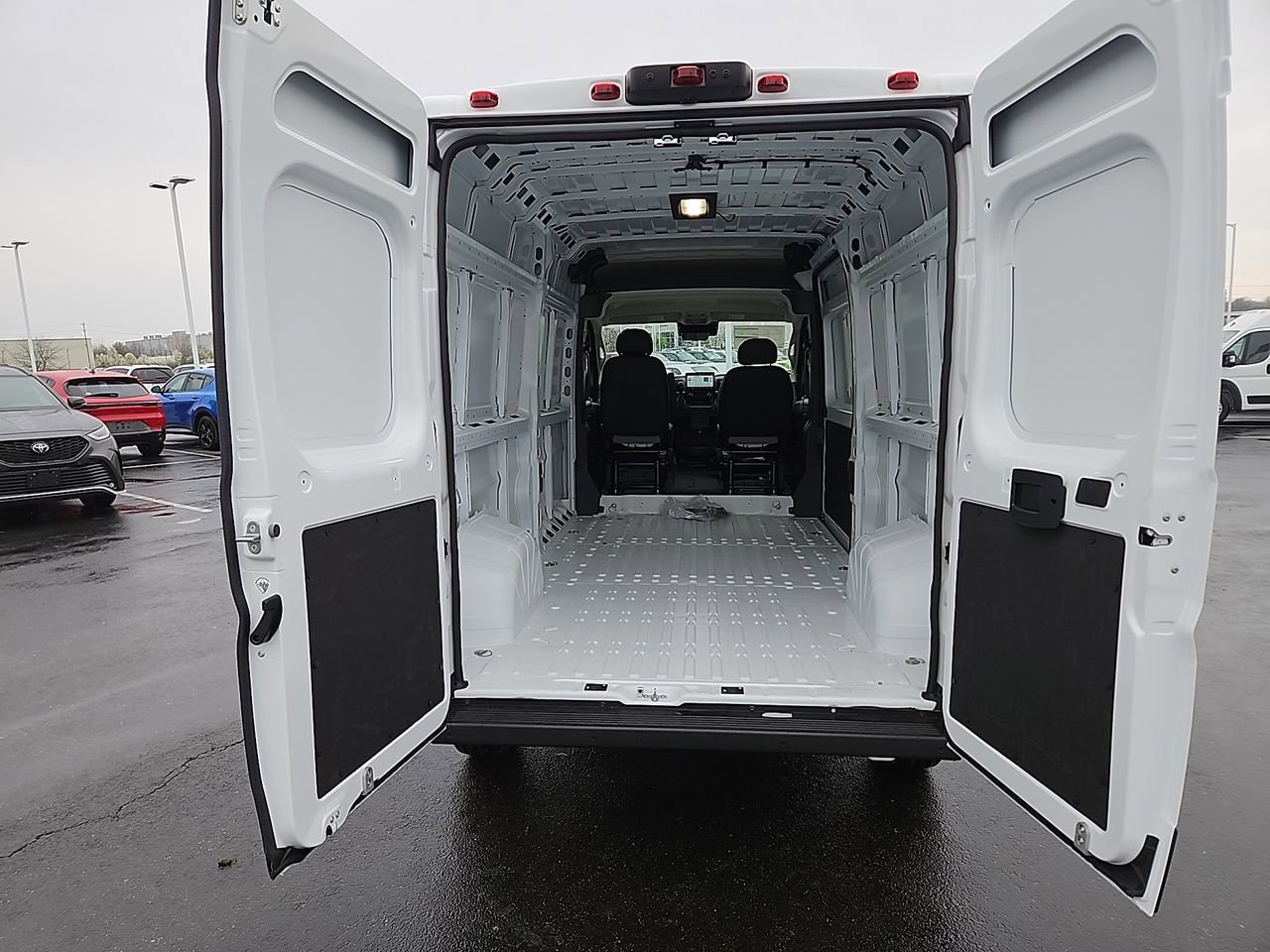 New 2025 RAM ProMaster 2500 w/ Quick Order Package 22G SLT image 10