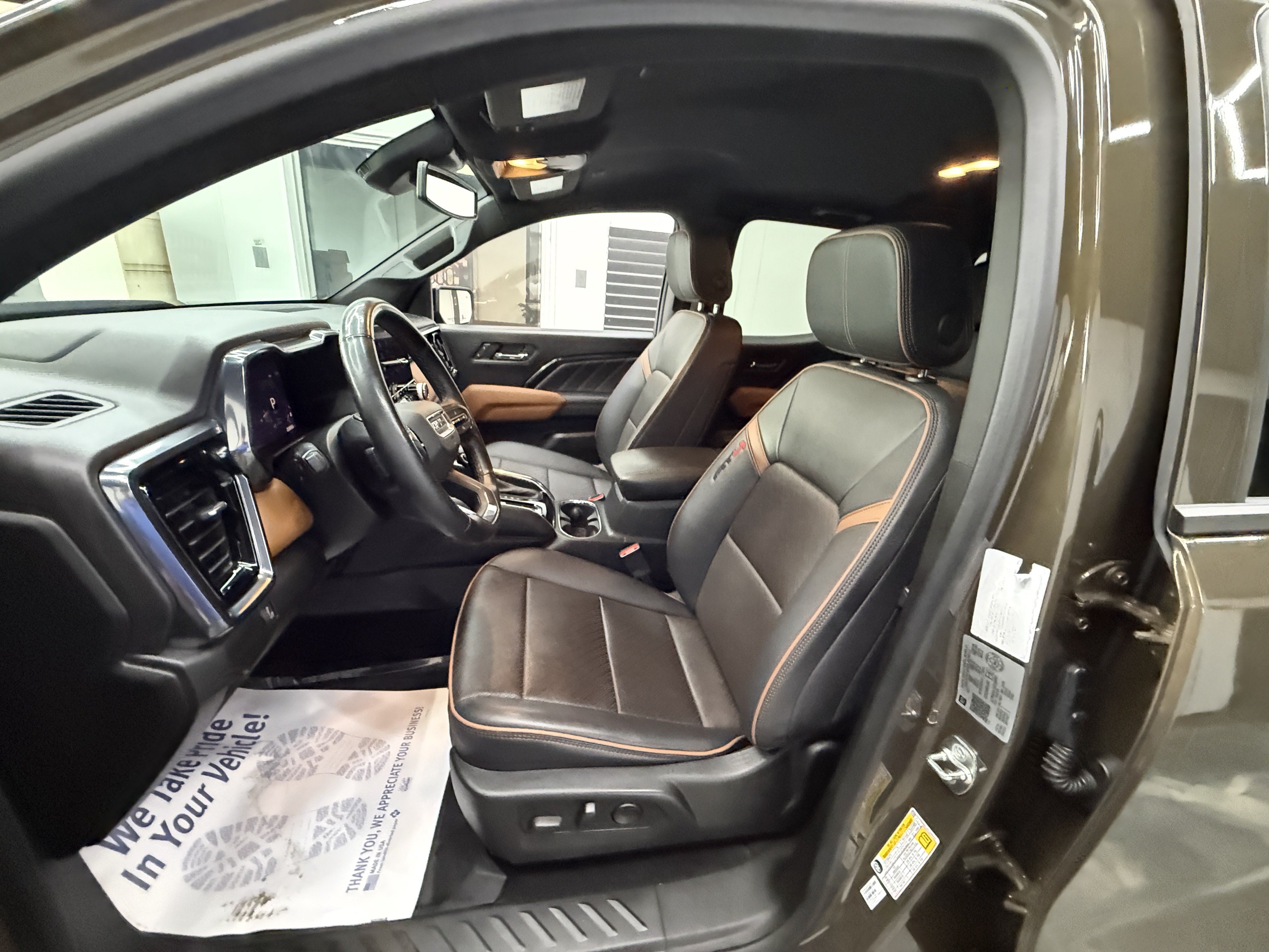 Used 2024 GMC Canyon AT4 w/ AT4 Premium Package AWD/4WD image 13