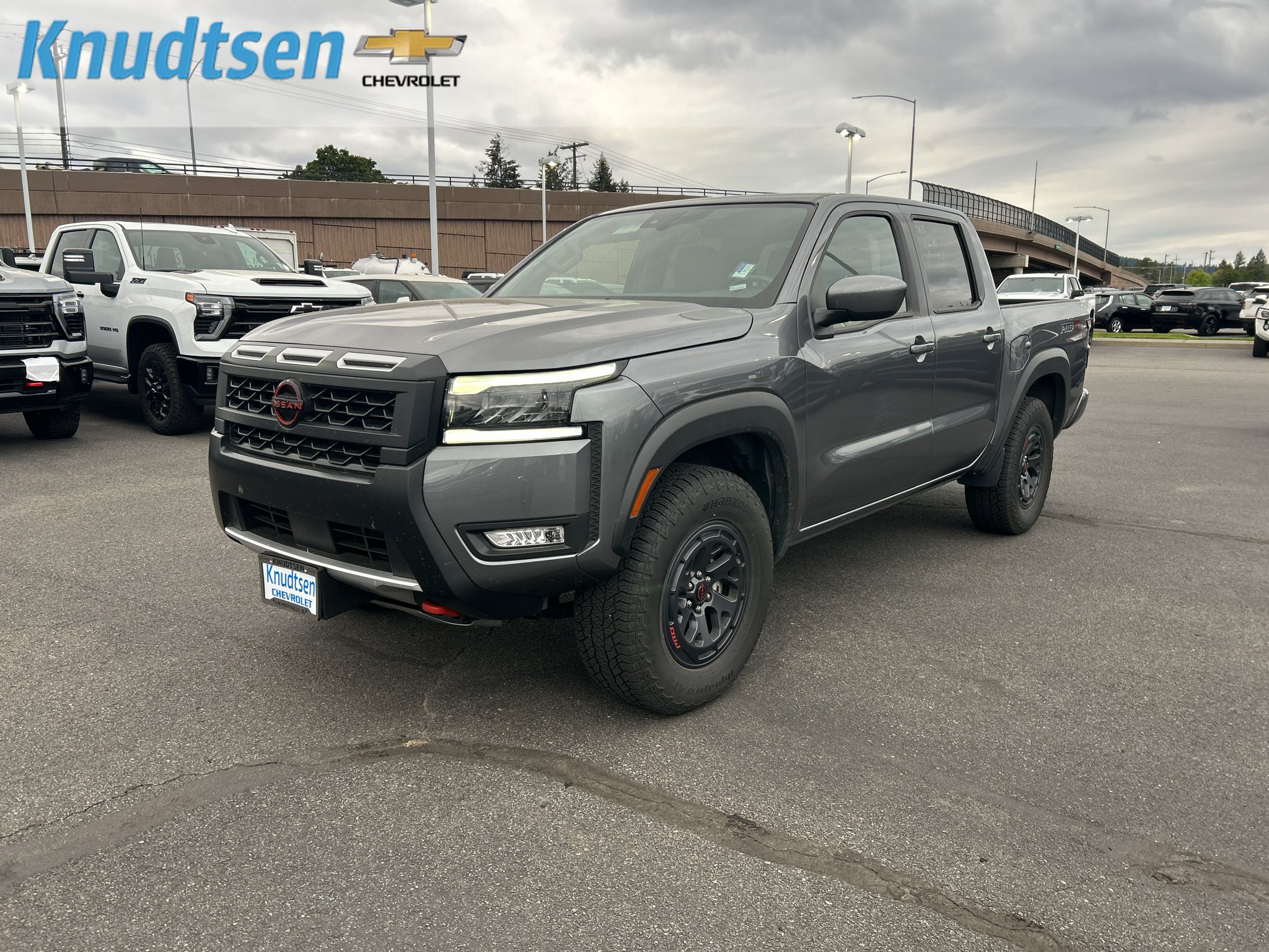 Used 2026 Nissan Frontier PRO-4X AWD/4WD image 3