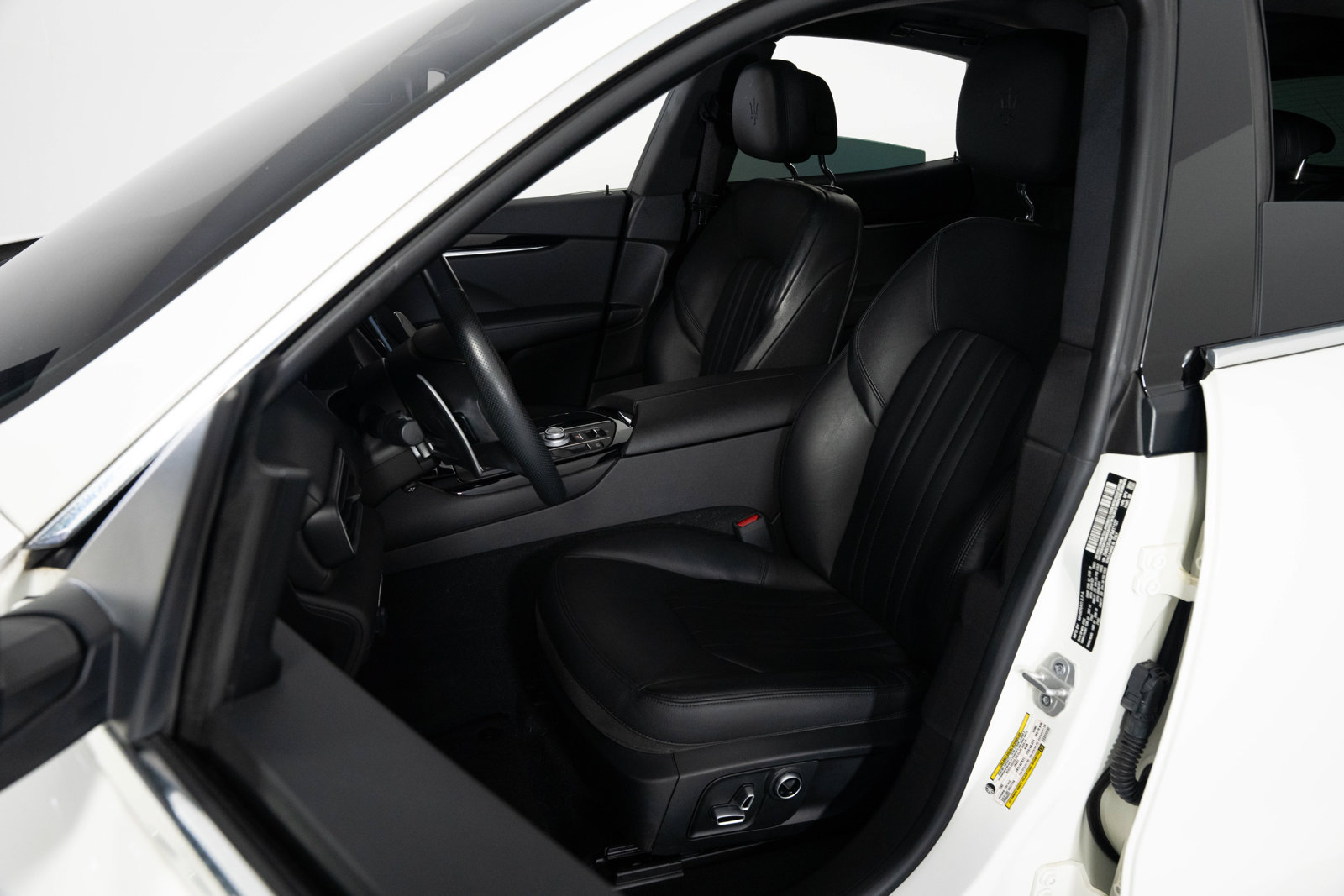 Used 2023 Maserati Levante GT AWD/4WD image 41