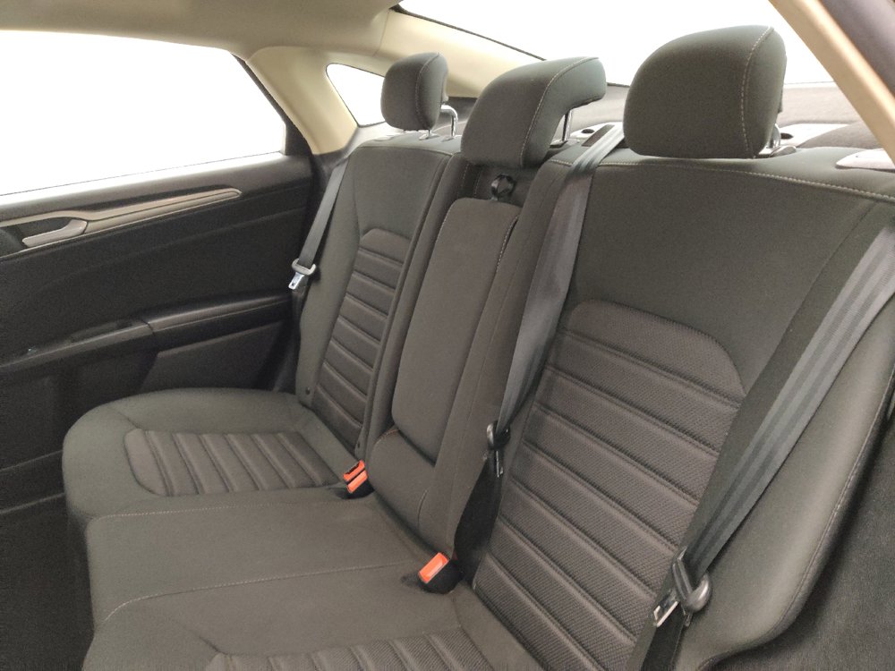 Used 2019 Ford Fusion SE FWD image 18