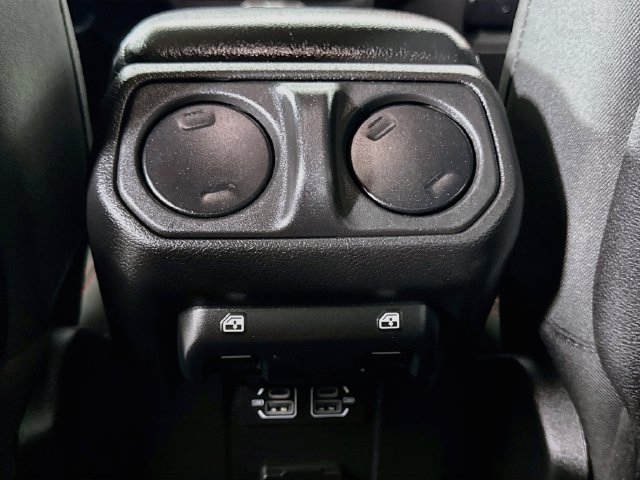 Used 2021 Jeep Gladiator Rubicon AWD/4WD image 25