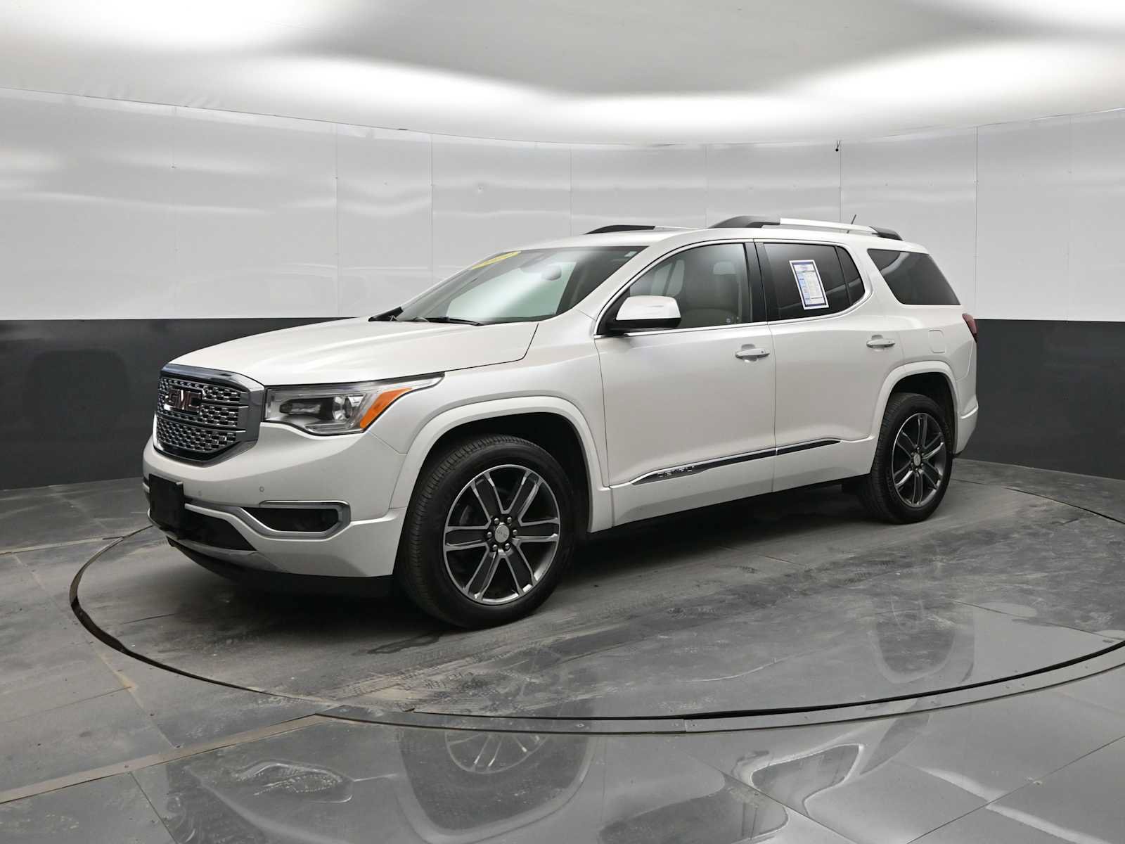 Used 2019 GMC Acadia Denali w/ Technology Package AWD/4WD image 4