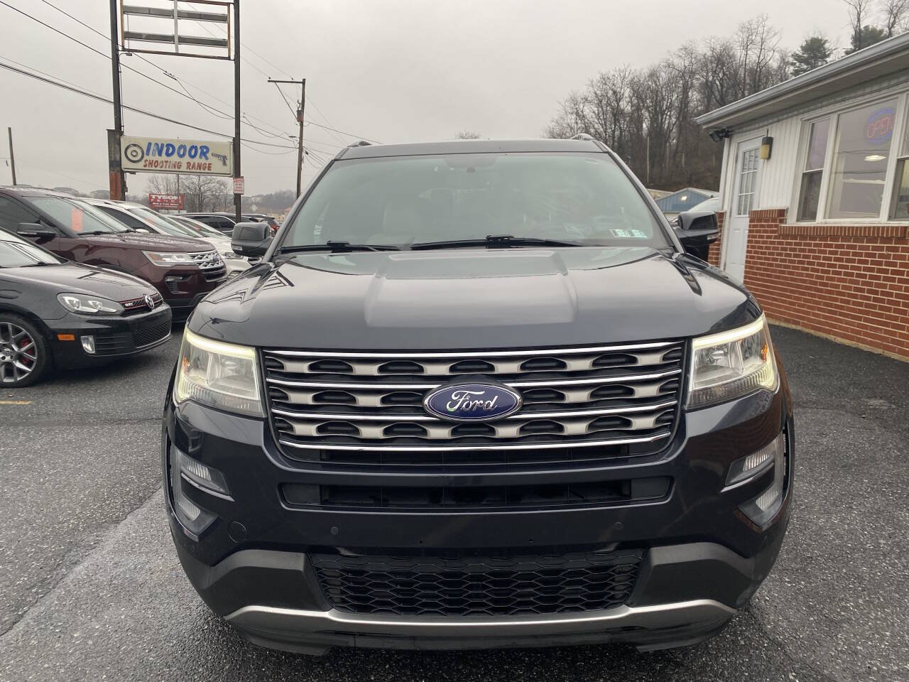 Used 2017 Ford Explorer XLT w/ Equipment Group 202A AWD/4WD image 2
