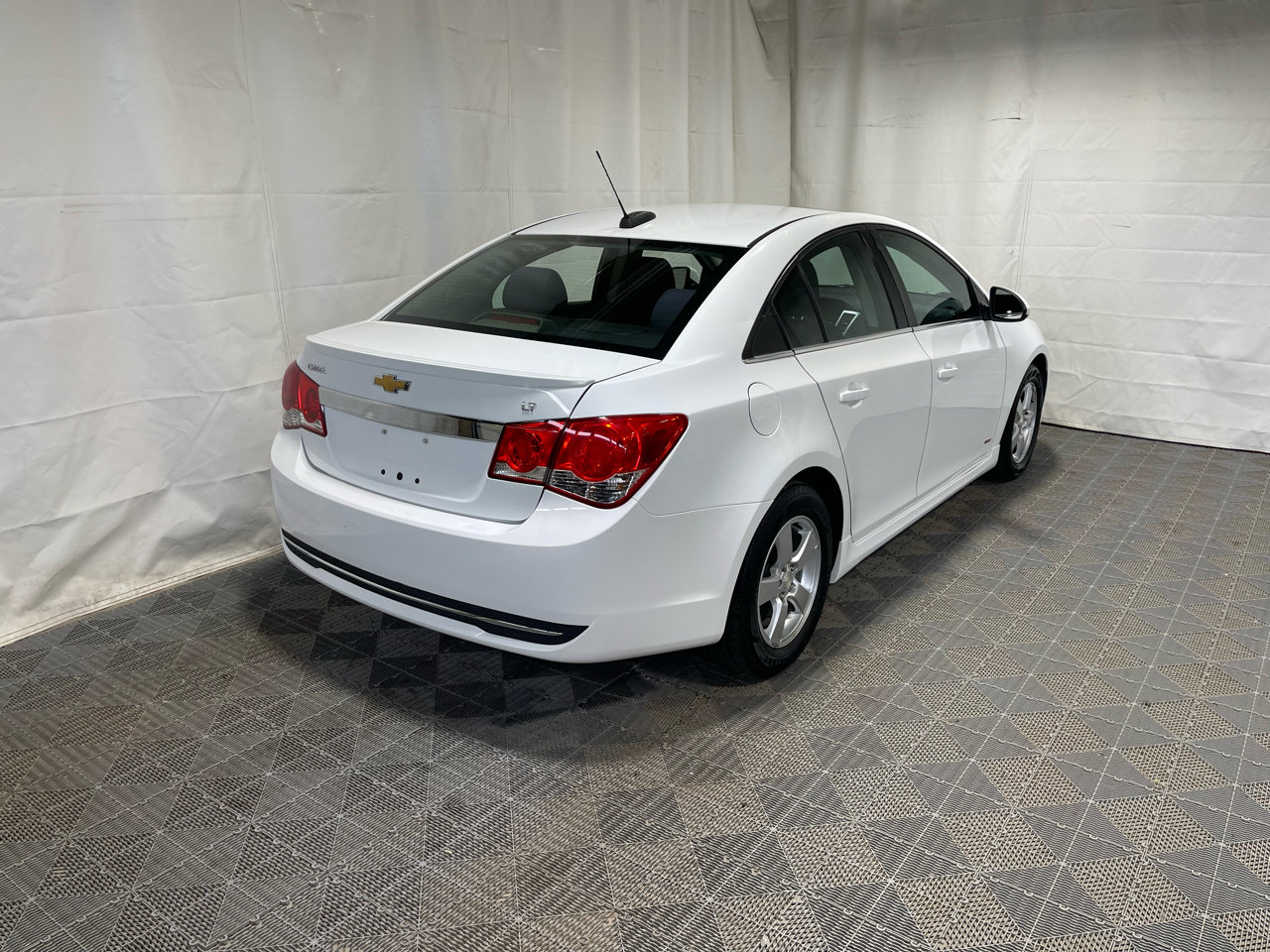 Used 2015 Chevrolet Cruze LT w/ Sun And Sound Package image 6