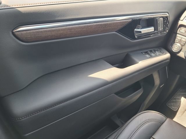 New 2025 Chevrolet Suburban High Country image 31