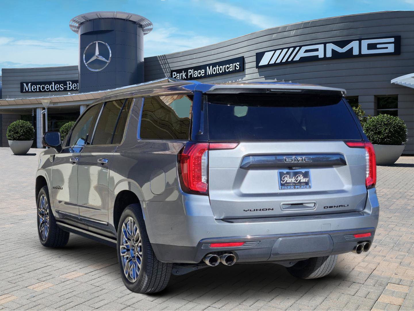 Used 2023 GMC Yukon XL Denali Ultimate image 4