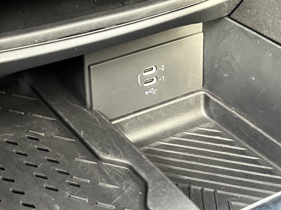 Used 2026 Chrysler Pacifica Limited FWD image 31