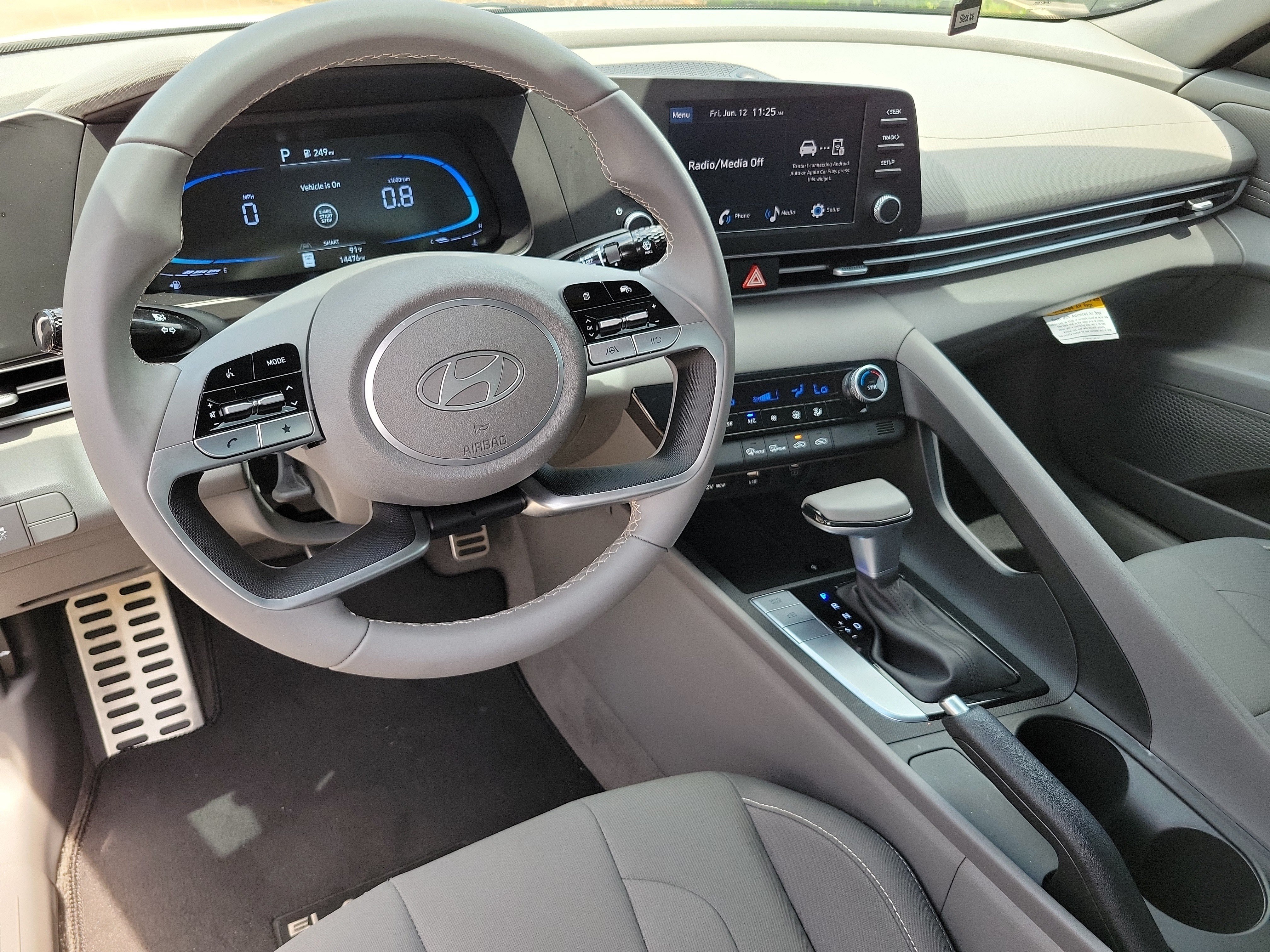 Used 2025 Hyundai Elantra Sport FWD image 2