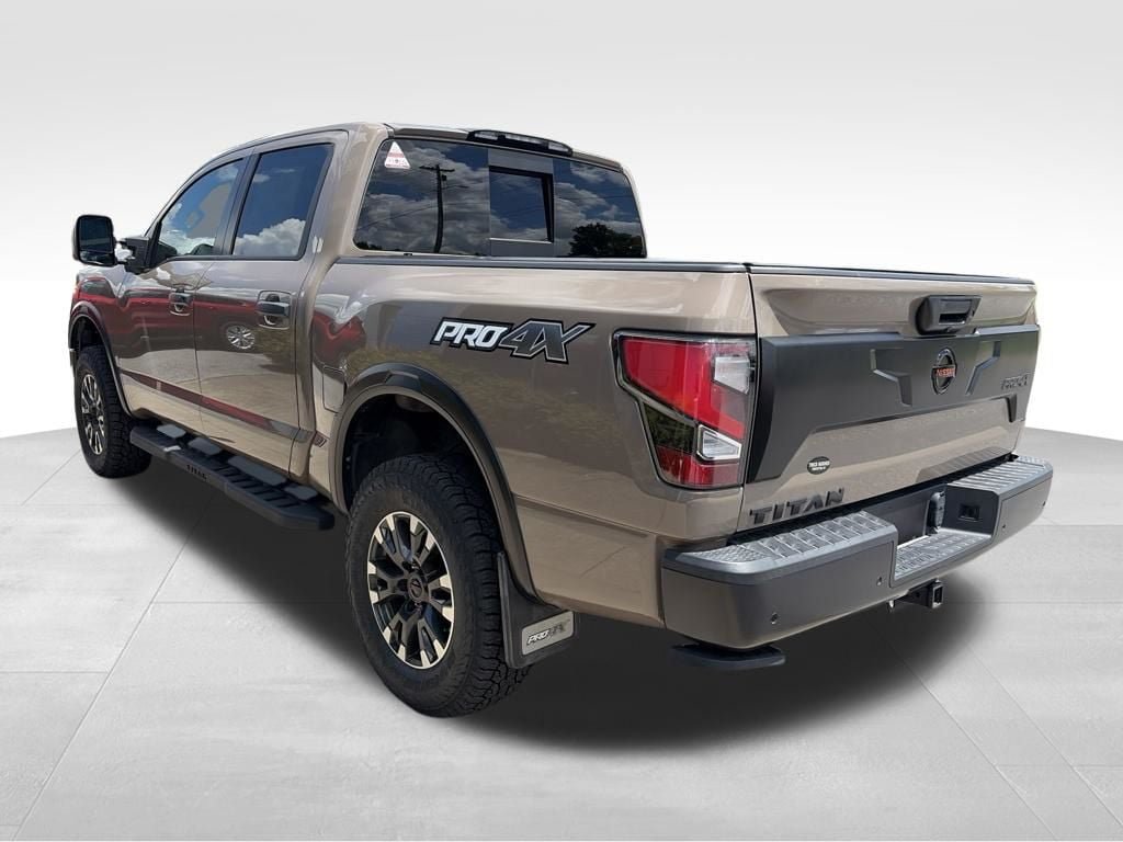 Used 2021 Nissan Titan PRO-4X w/ Pro-4x Convenience Package AWD/4WD image 8