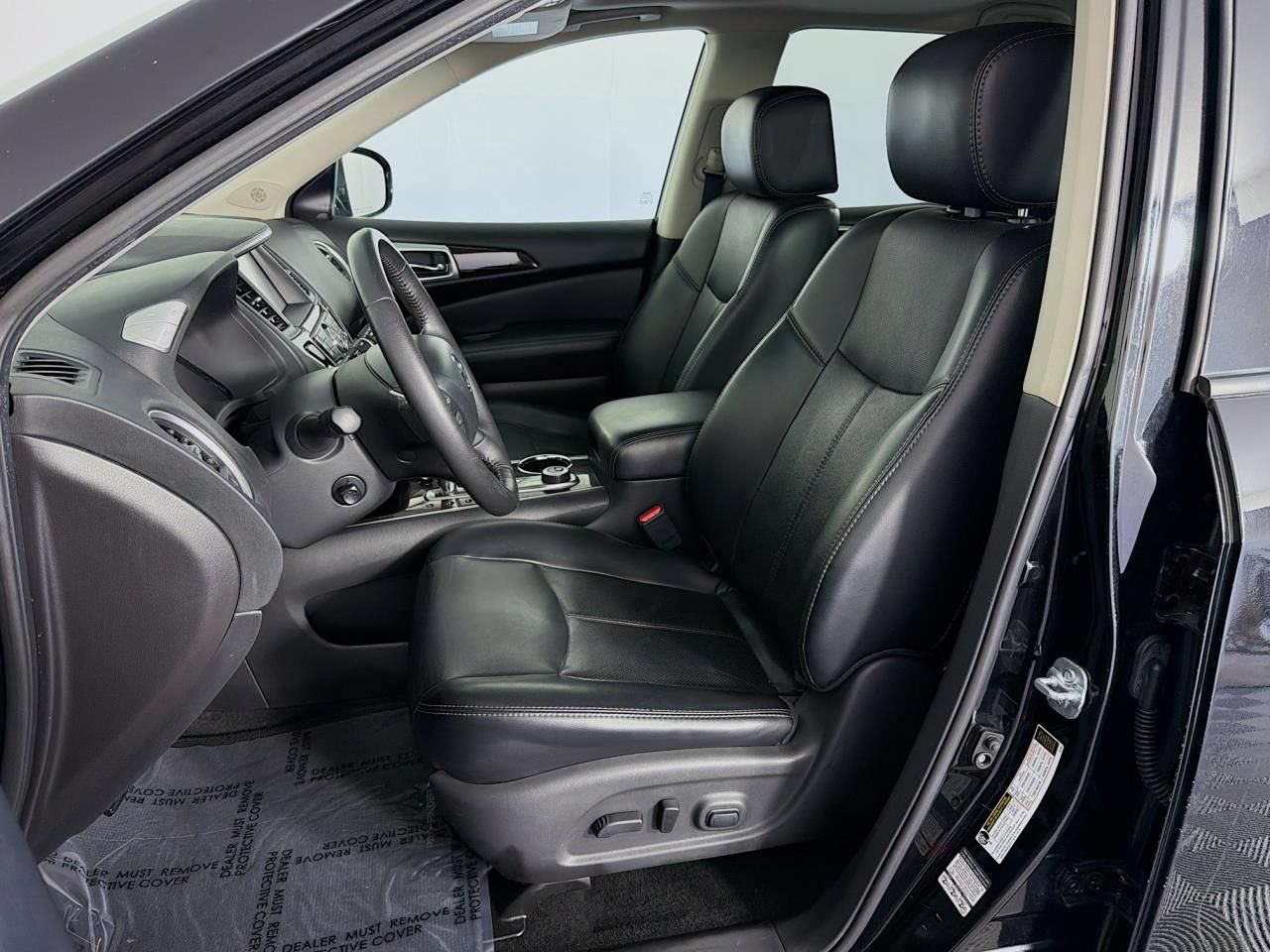 Used 2015 Nissan Pathfinder Platinum w/ Family Entertainment Package AWD/4WD image 31