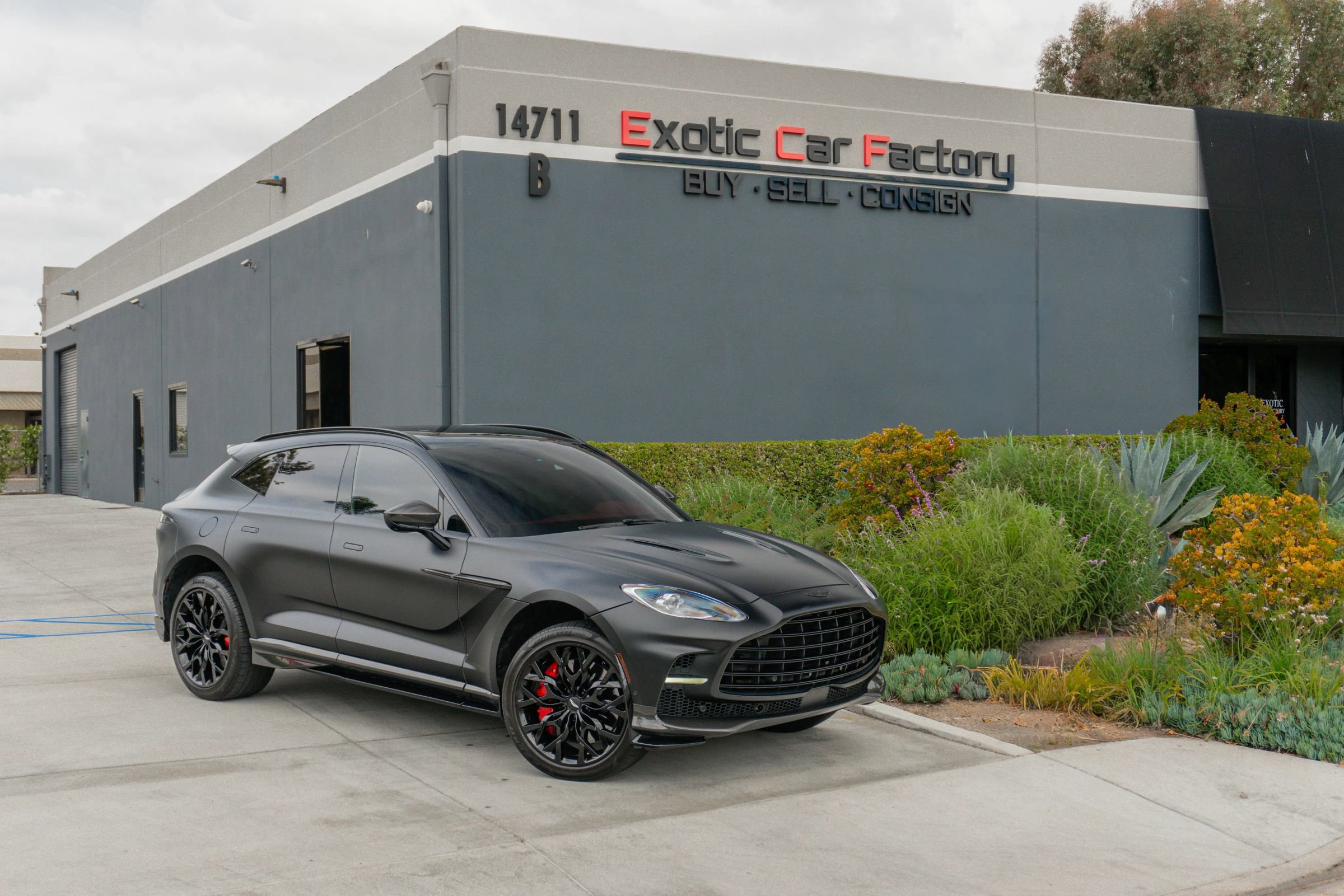 Used 2023 Aston Martin DBX 707 AWD/4WD image 1