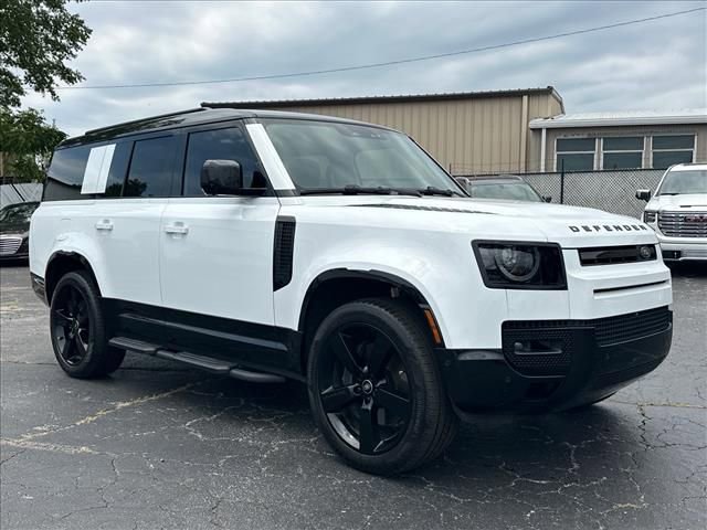 Used 2025 Land Rover Defender 130 X-Dynamic SE AWD/4WD image 2
