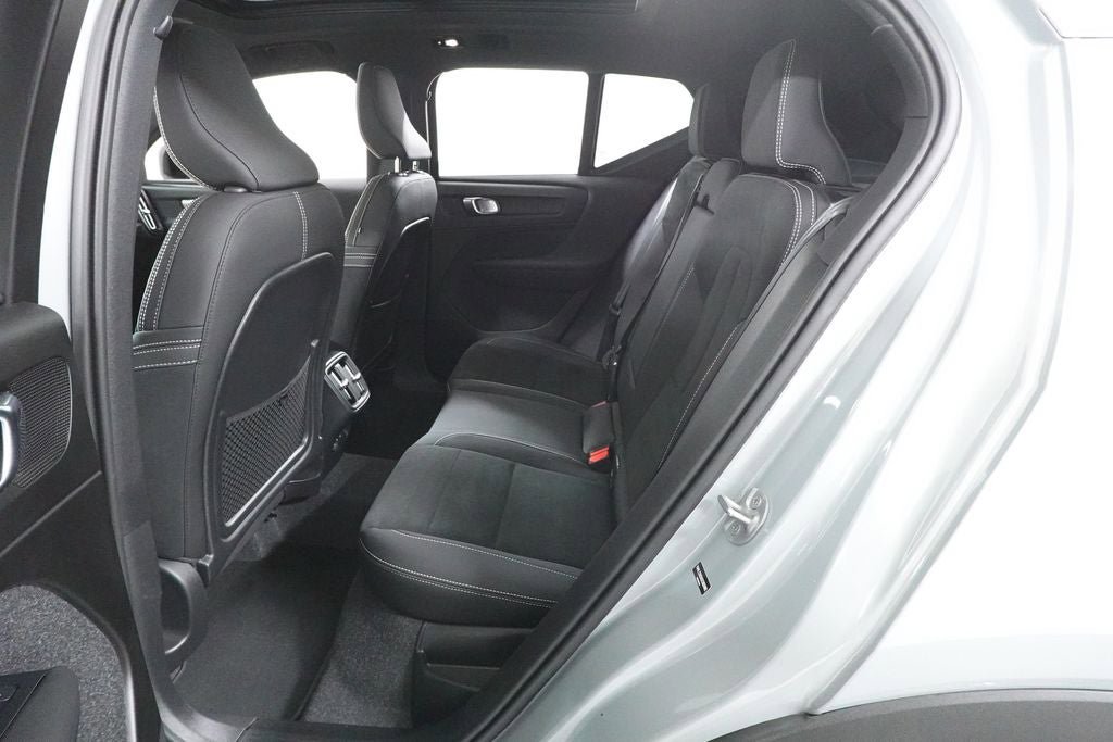 Used 2025 Volvo XC40 B5 Plus AWD/4WD image 25