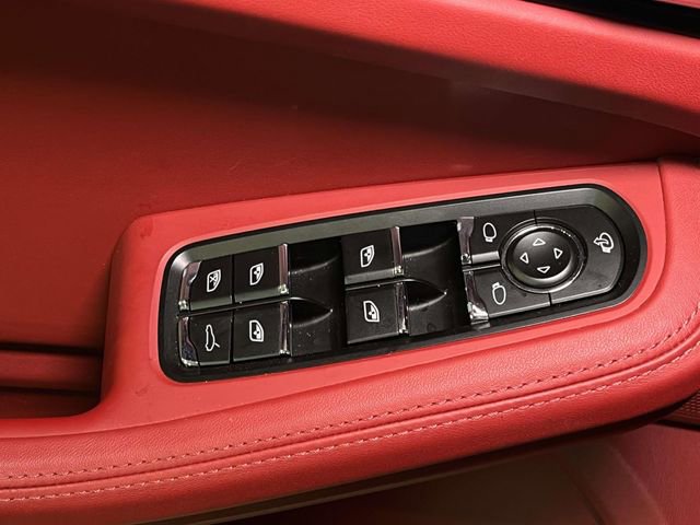 Certified 2025 Porsche Macan image 35