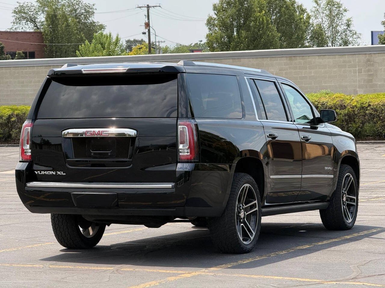 Used 2016 GMC Yukon XL Denali w/ Enhanced Security Package AWD/4WD image 5