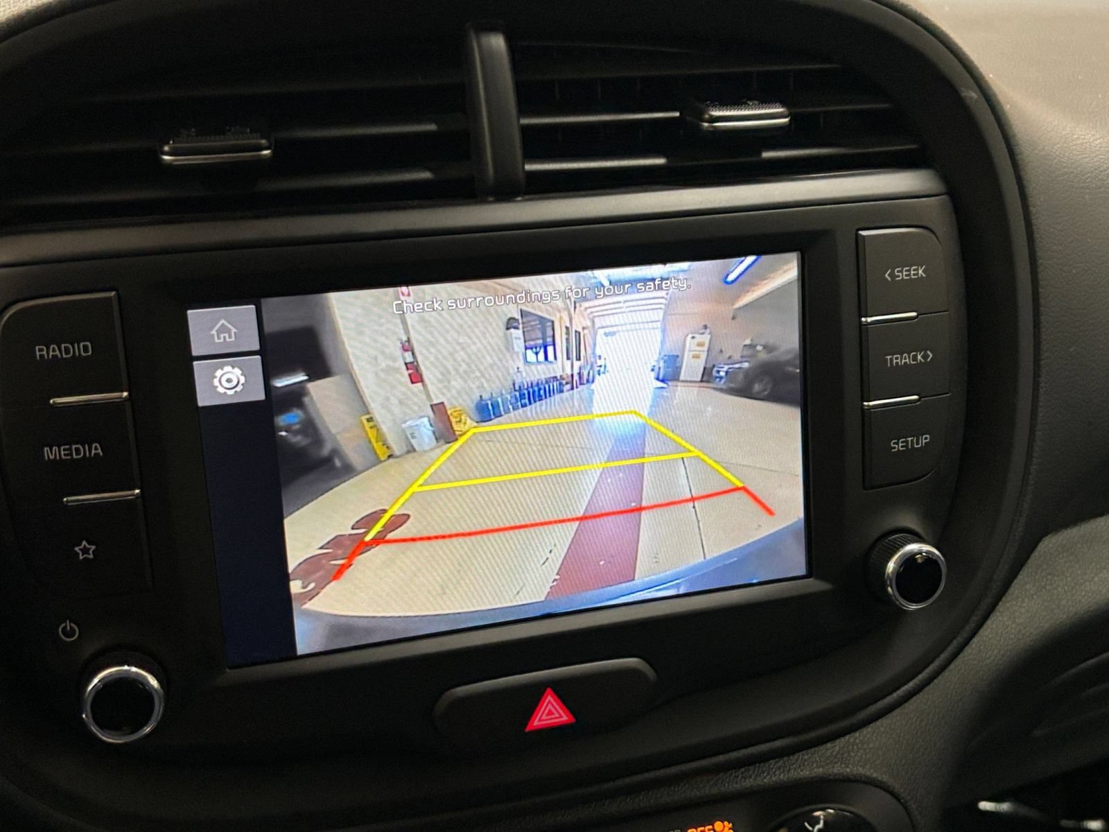 Used 2025 Kia Soul LX w/ LX Technology Package FWD image 18