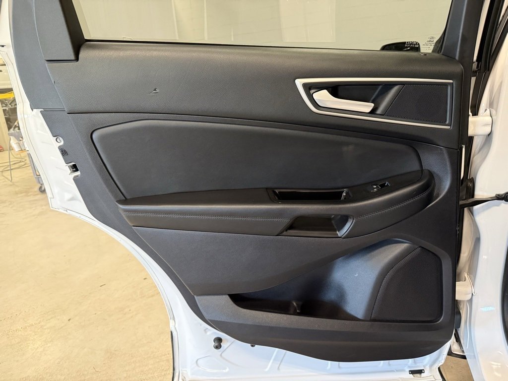 Used 2018 Ford Edge SEL w/ Equipment Group 201A image 17