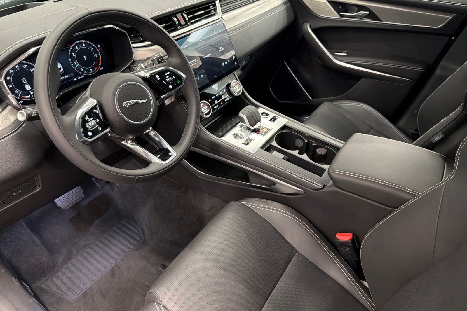 New 2026 Jaguar F-PACE R-Dynamic S AWD/4WD image 4