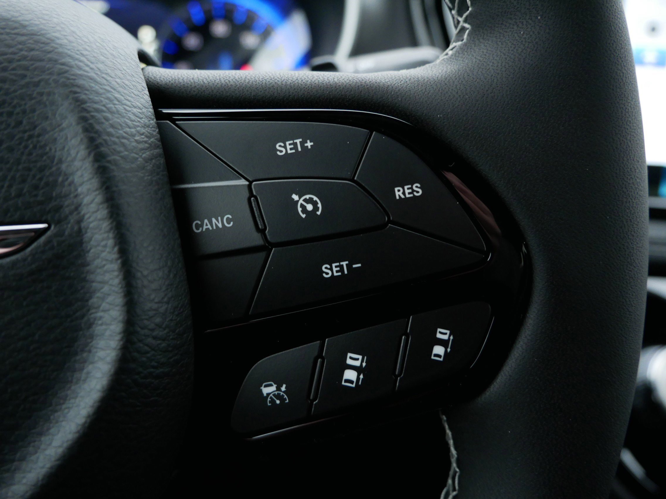 New 2026 Chrysler Pacifica Select AWD/4WD image 17