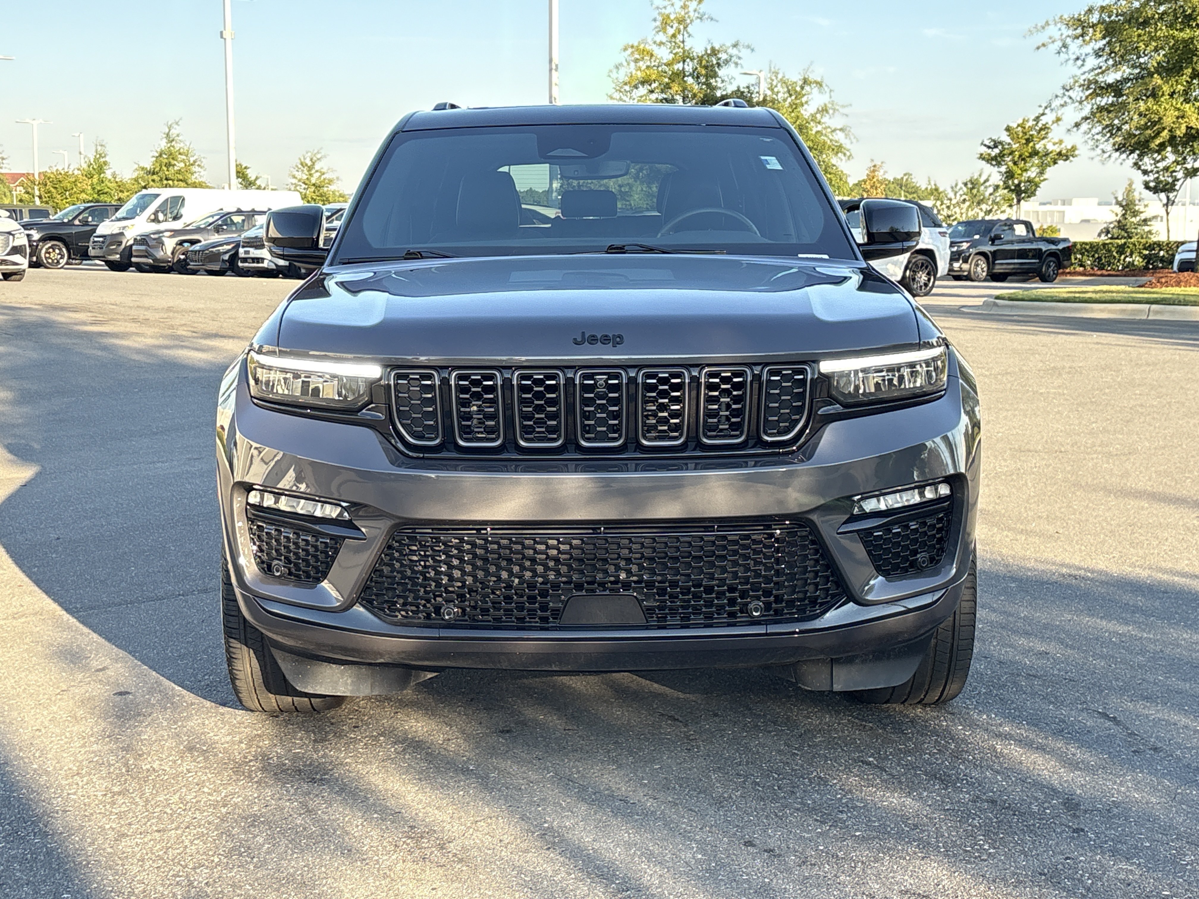 Used 2025 Jeep Grand Cherokee Summit w/ Obsidian Package AWD/4WD image 3