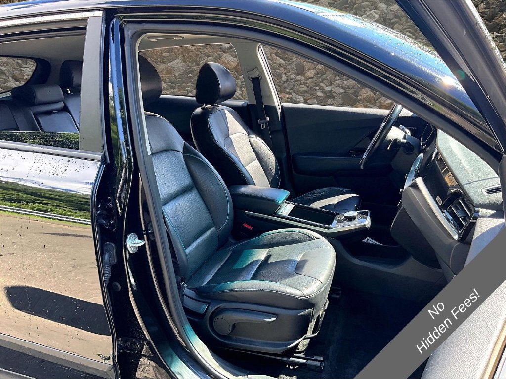 Used 2022 Kia Niro EX Premium w/ Cold Weather Package FWD image 7