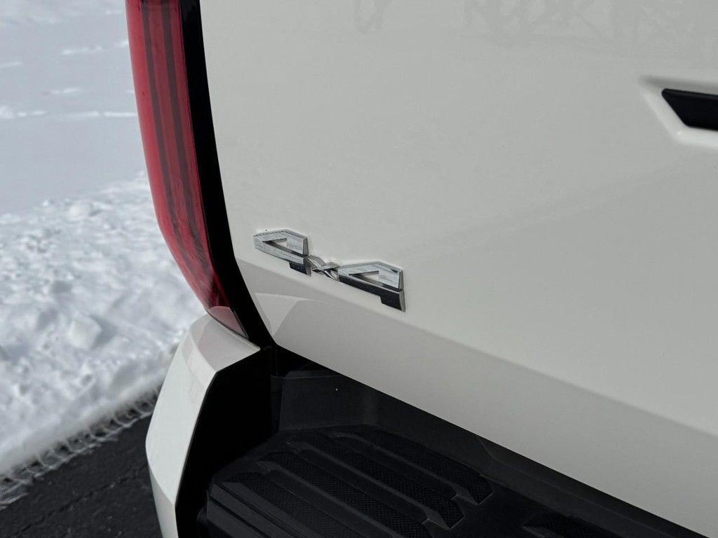 Used 2022 Toyota Tundra SR5 w/ SR5 Convenience Package image 4