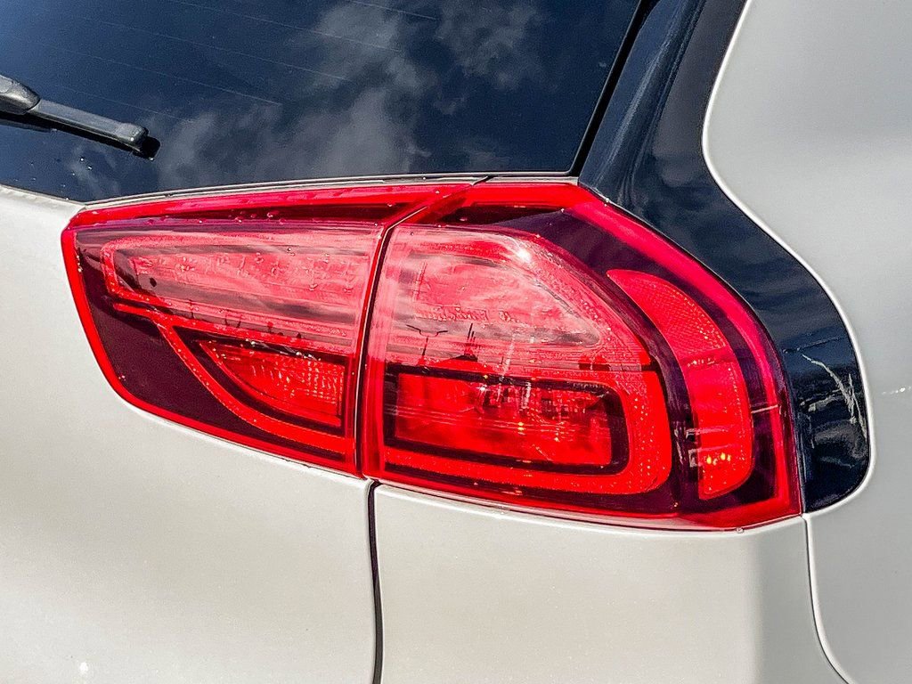 Used 2022 Kia Niro EX Premium image 19