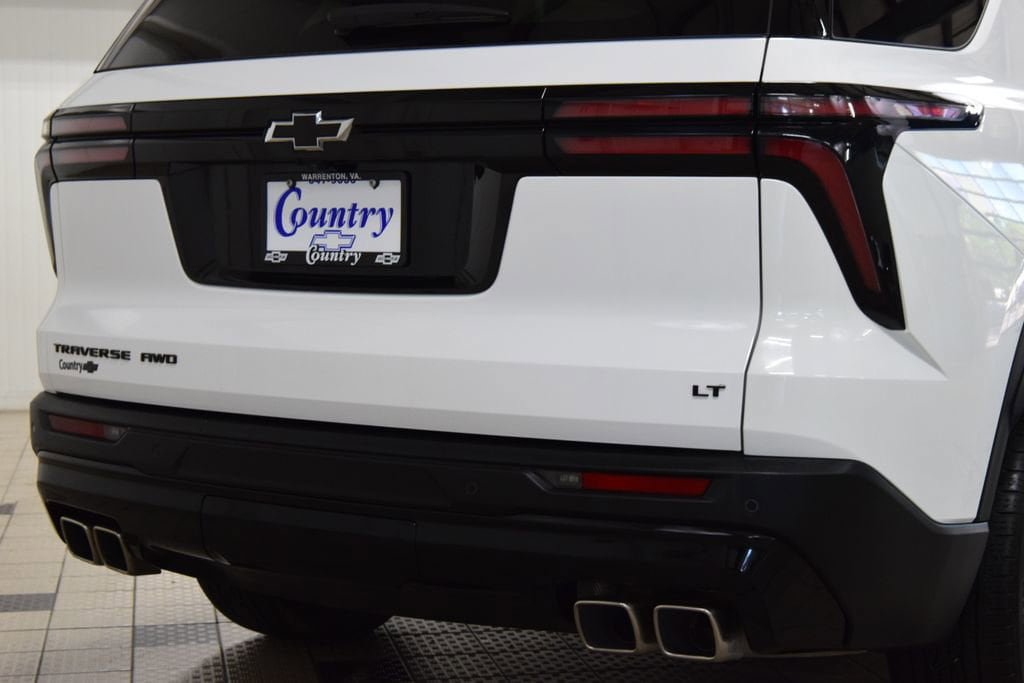 Used 2024 Chevrolet Traverse LT w/ Midnight/Sport Edition AWD/4WD image 21