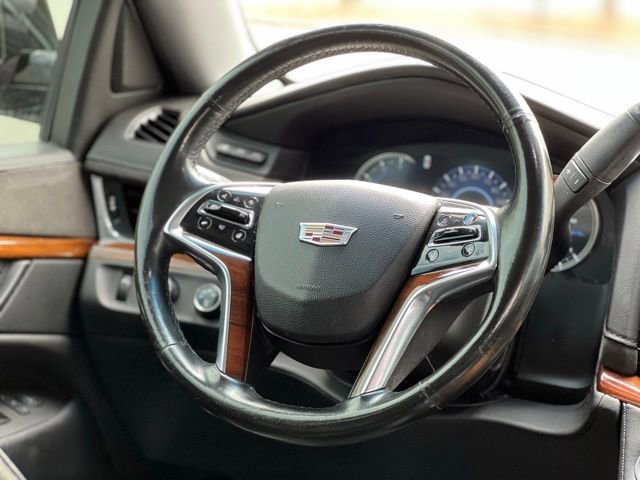 Used 2016 Cadillac Escalade Luxury AWD/4WD image 32