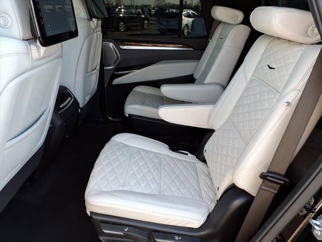 Used 2025 Cadillac Escalade Sport Platinum w/ LPO, ONYX Package image 7