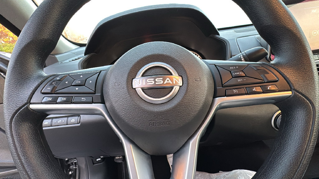 Used 2025 Nissan Altima 2.5 SV FWD image 21