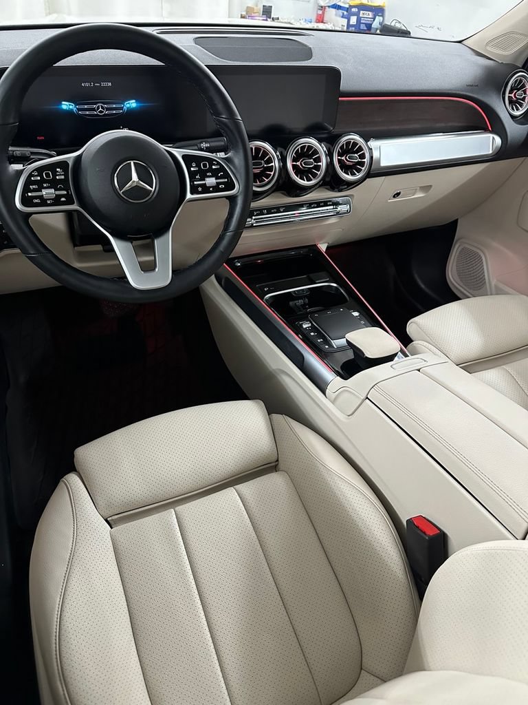 Used 2022 Mercedes-Benz GLB 250 4MATIC image 23