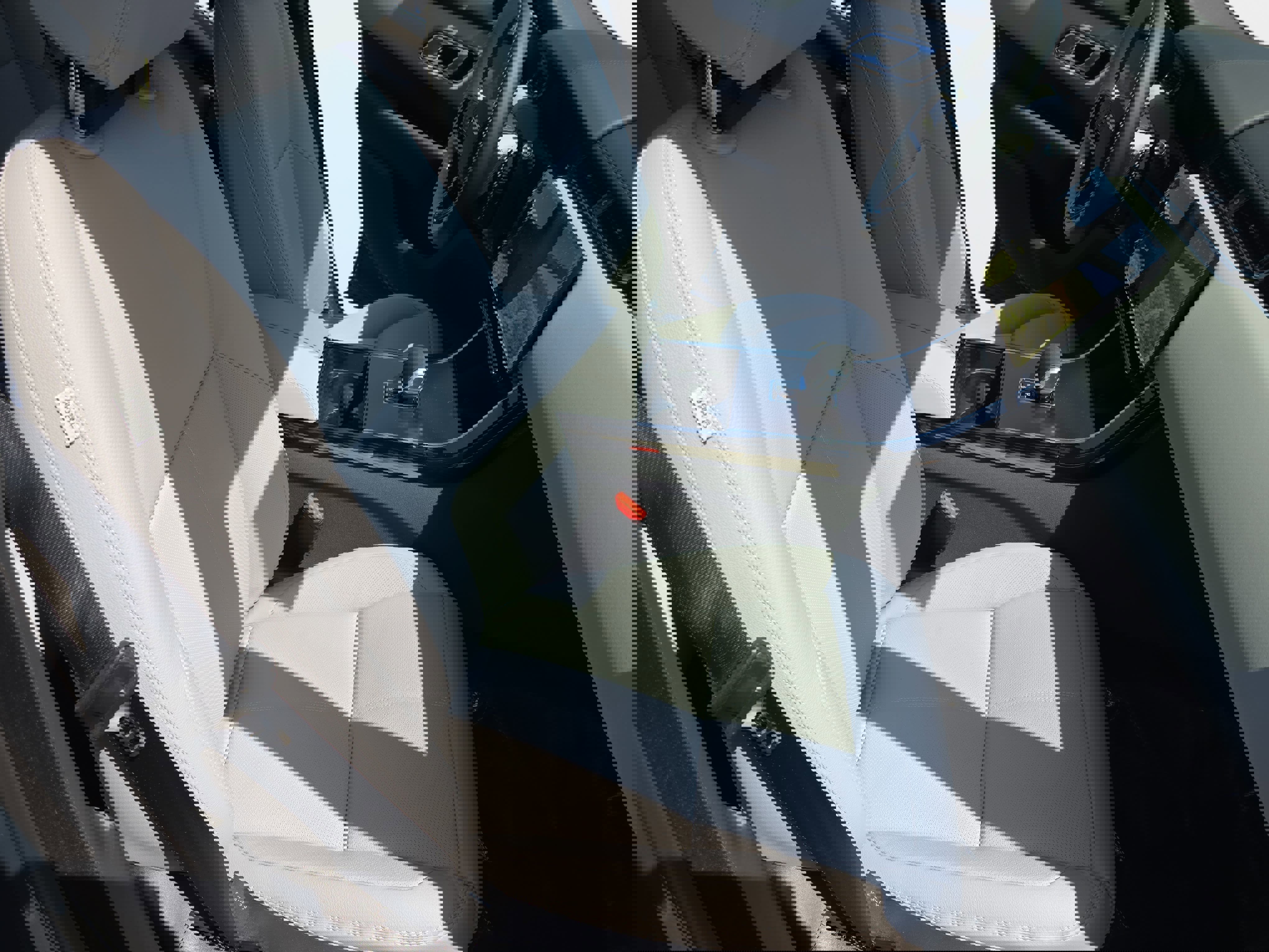 New 2026 Land Rover Range Rover Velar Dynamic SE AWD/4WD image 10