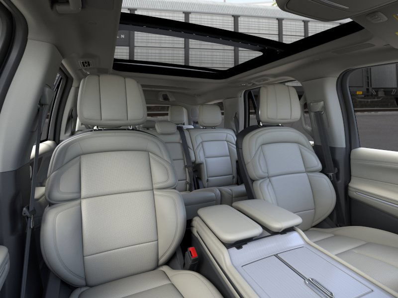 New 2025 Lincoln Navigator Reserve AWD/4WD image 10