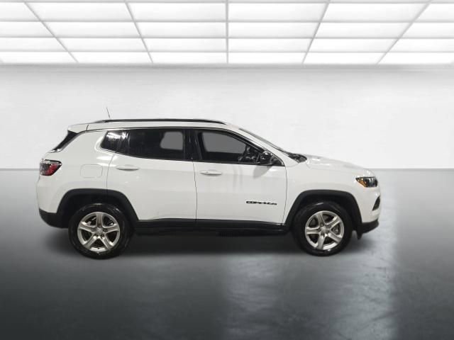 Used 2024 Jeep Compass Latitude image 3
