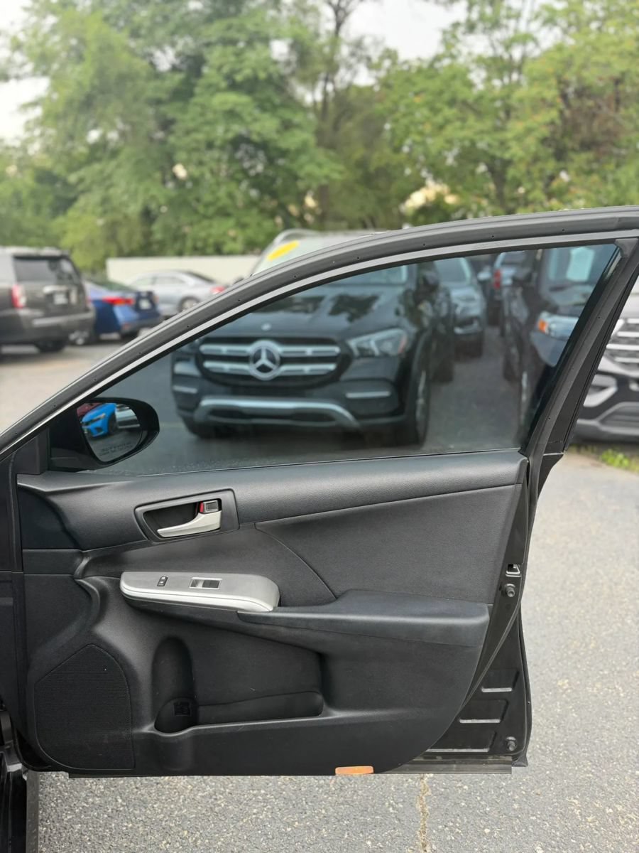 Used 2012 Toyota Camry SE FWD image 10