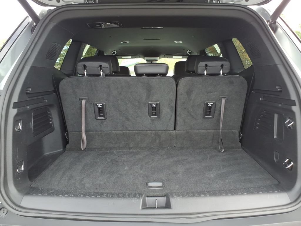 Used 2025 Buick Enclave Preferred AWD/4WD image 10