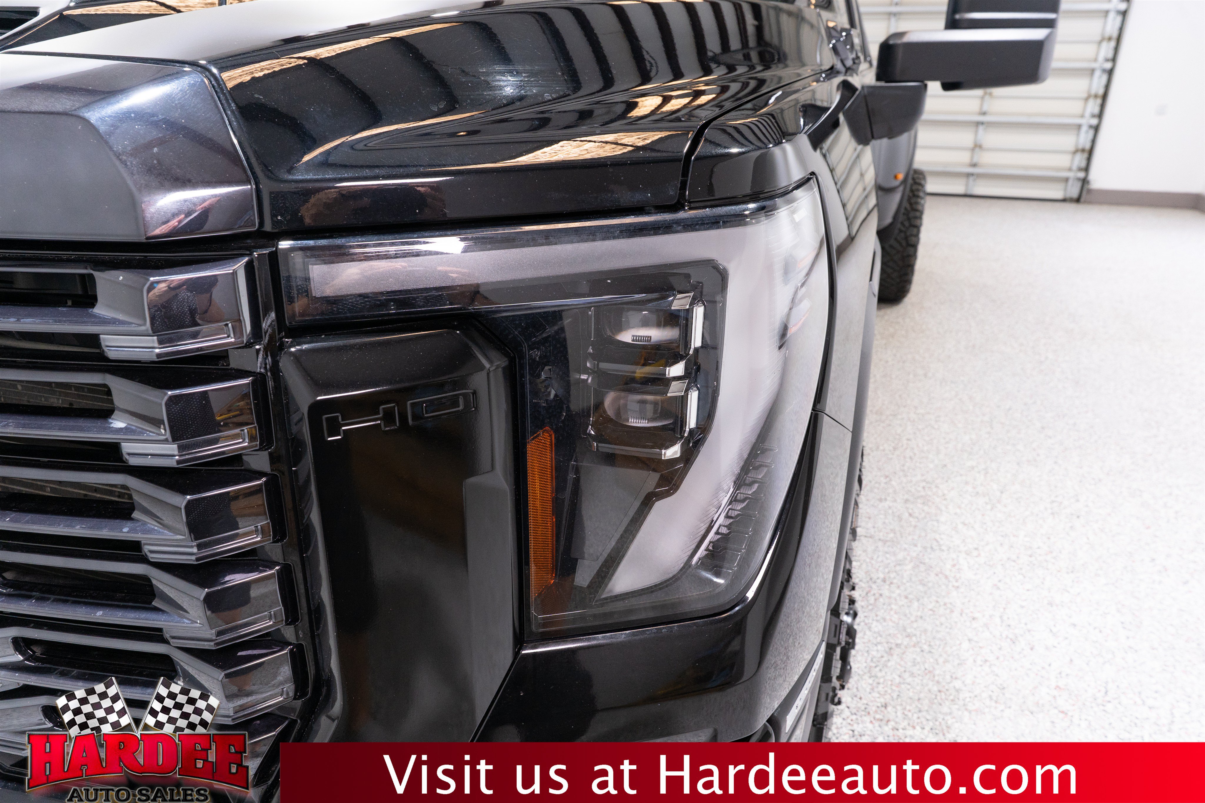 Used 2024 GMC Sierra 3500 Denali Ultimate AWD/4WD image 8