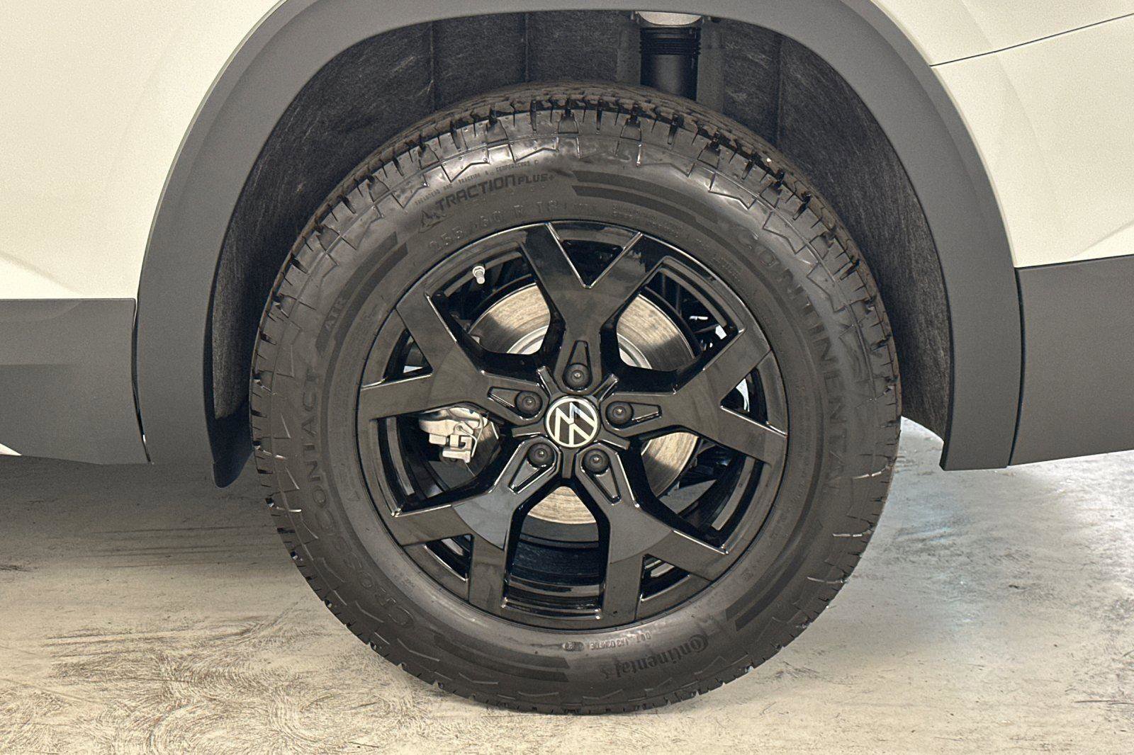 New 2025 Volkswagen Atlas Peak Edition SE image 24