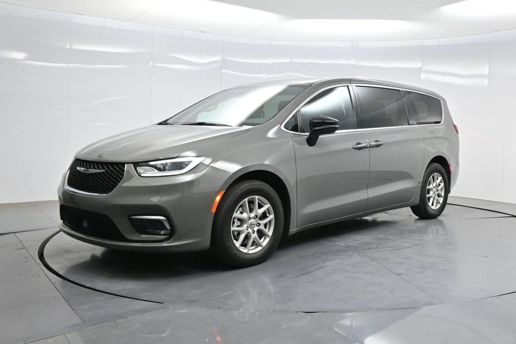 Used 2025 Chrysler Pacifica Select FWD image 75