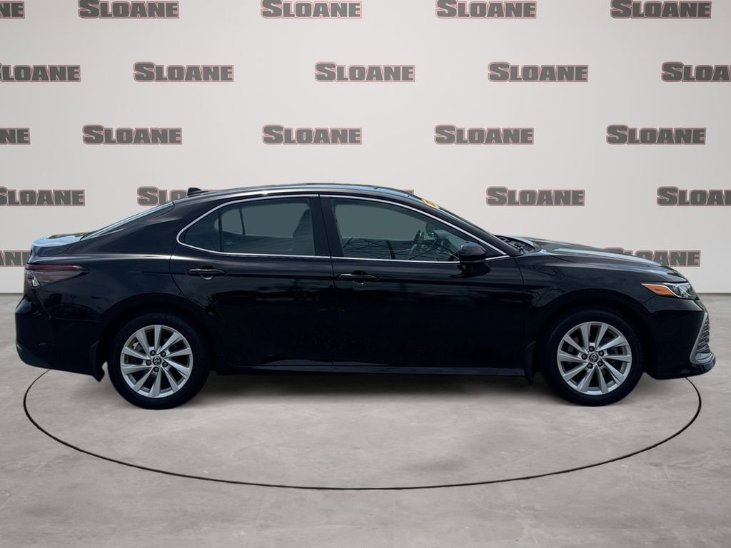 Used 2022 Toyota Camry LE FWD image 6