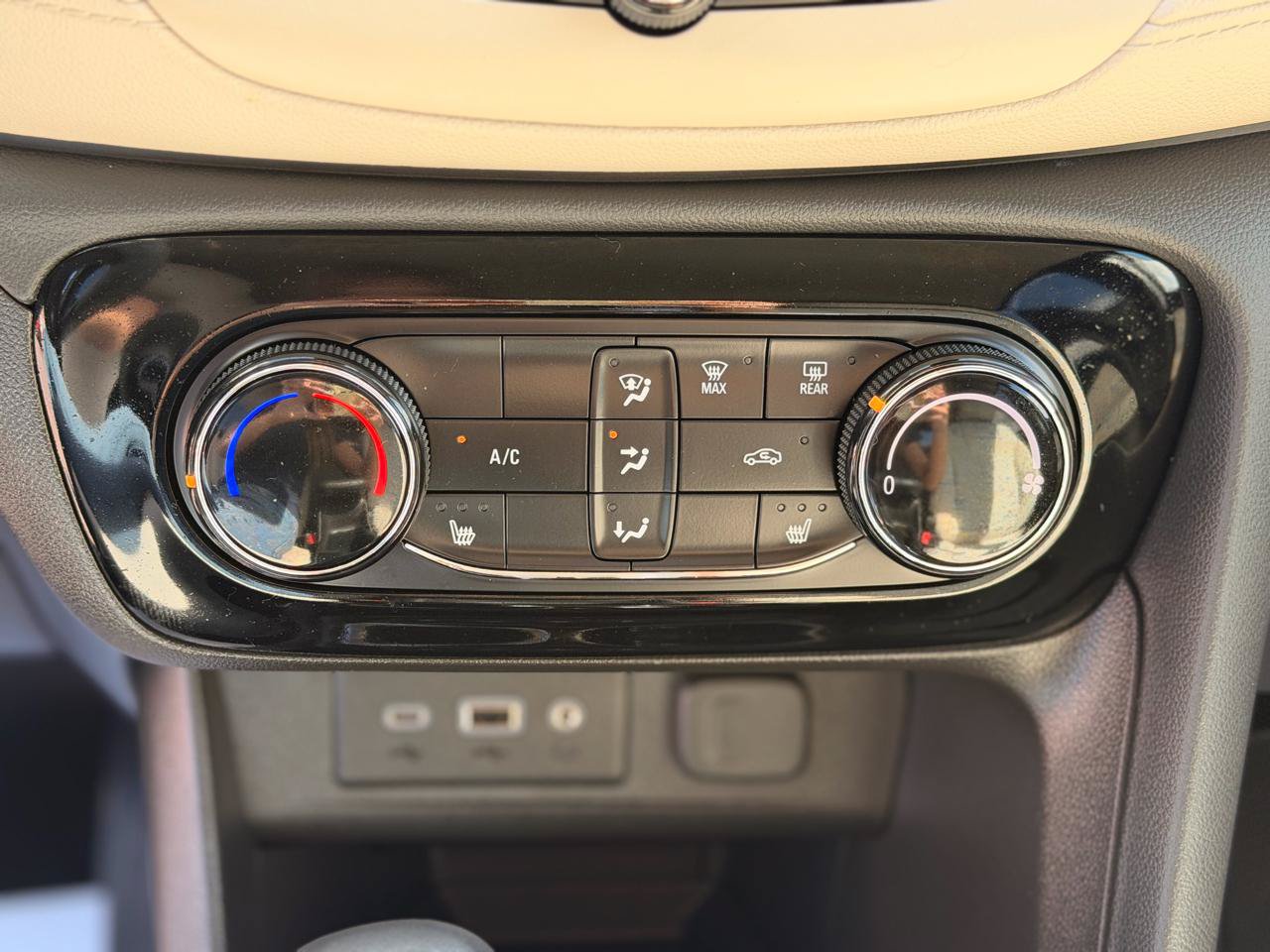 Used 2023 Buick Encore GX Preferred w/ Cold Weather Comfort Package AWD/4WD image 26