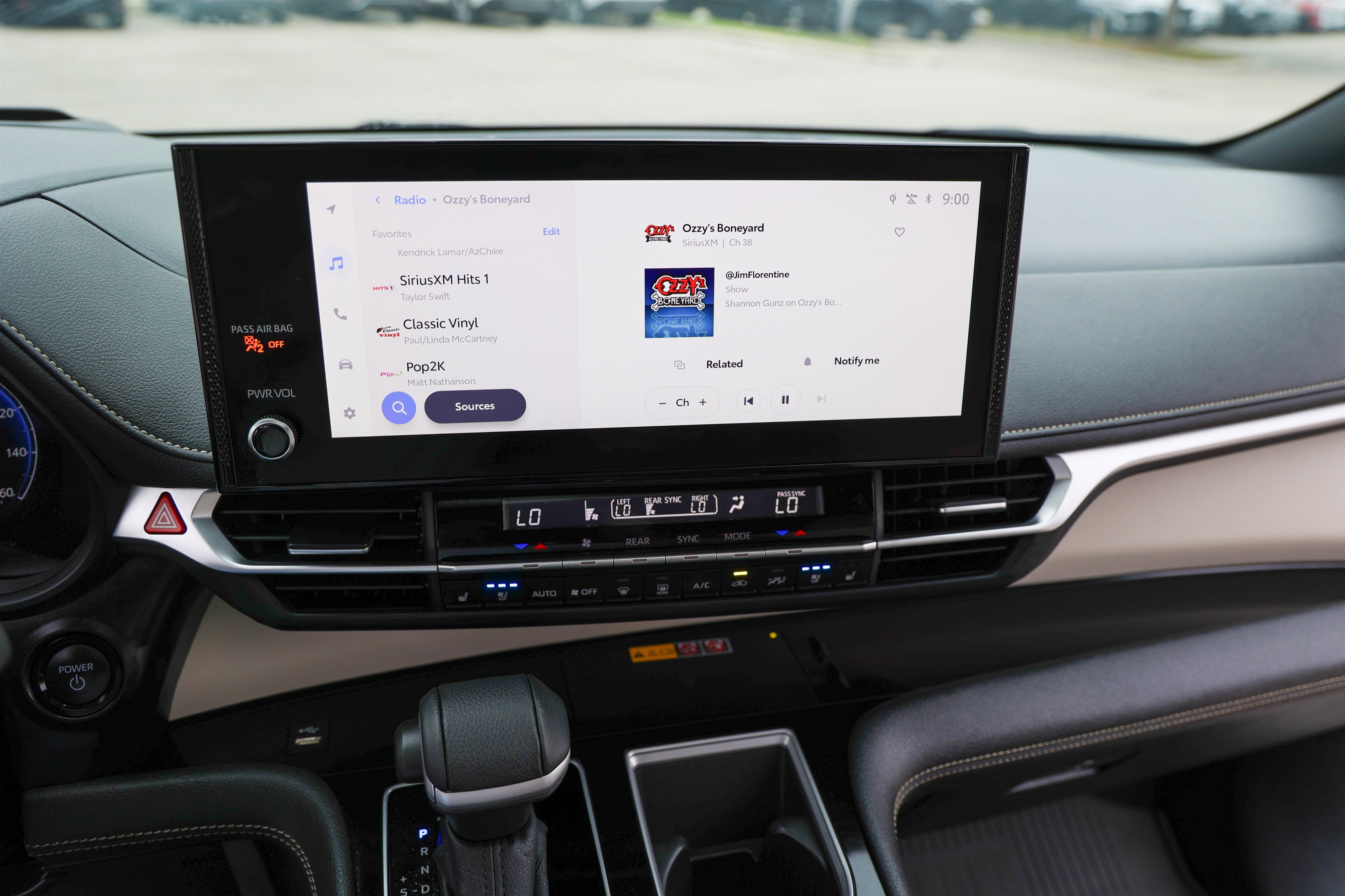 Used 2025 Toyota Sienna Platinum FWD image 22
