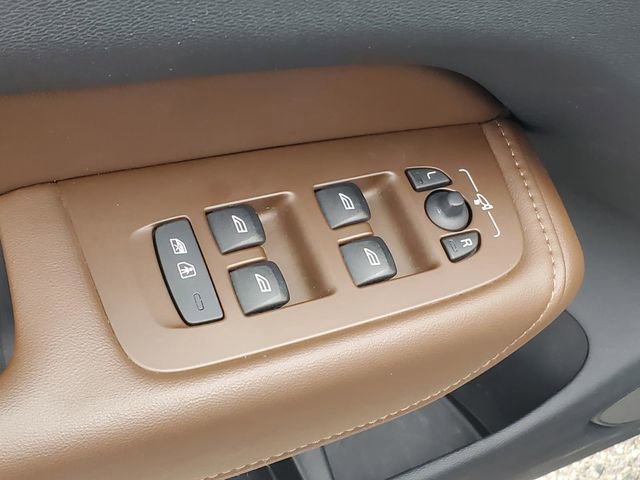 Certified 2023 Volvo XC60 B5 Plus image 11