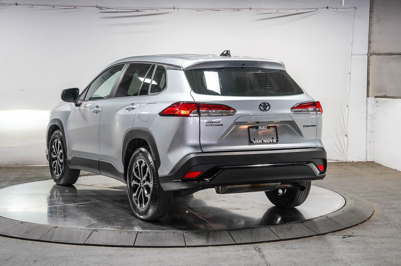 Certified 2025 Toyota Corolla Cross AWD Hybrid image 3
